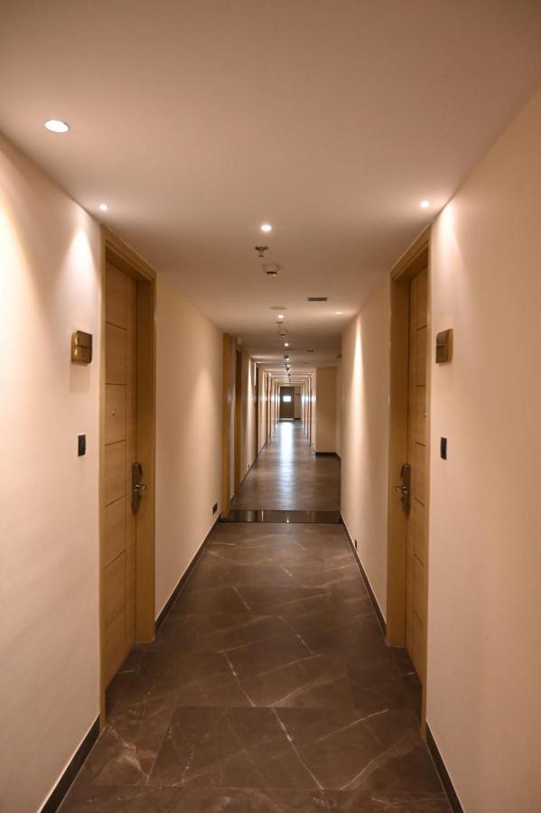 Sachika Hotels, Гувахати Екстериор снимка