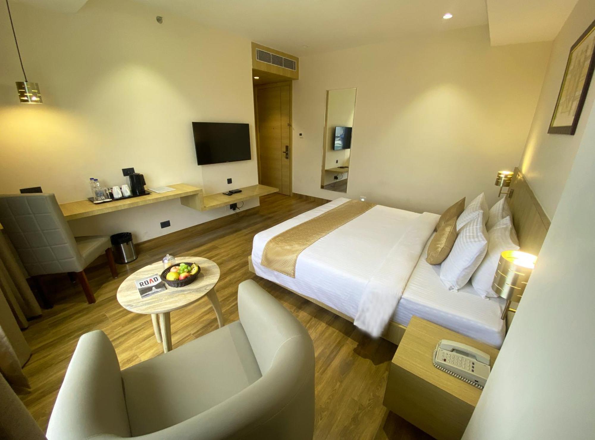 Sachika Hotels, Гувахати Екстериор снимка