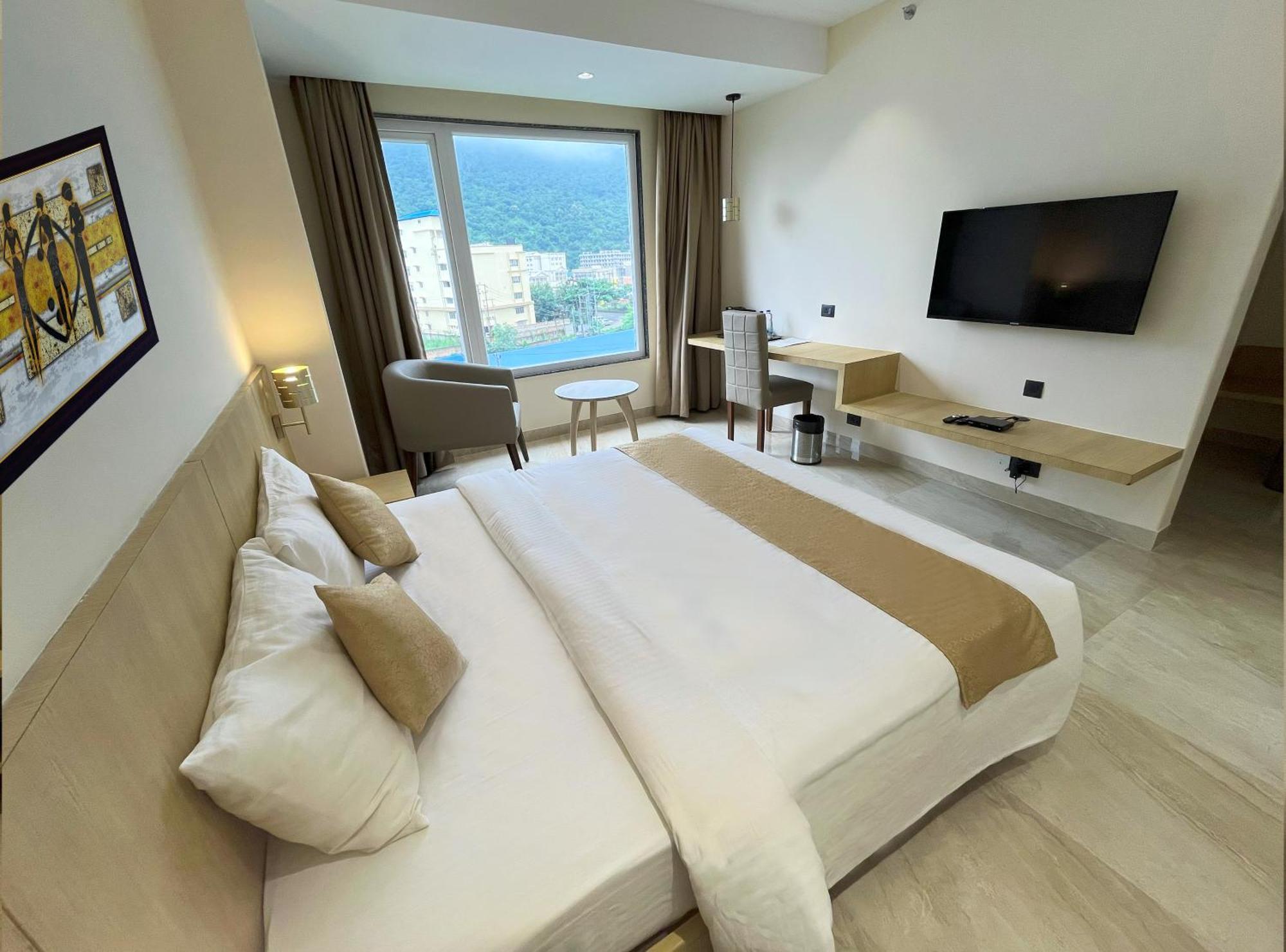 Sachika Hotels, Гувахати Екстериор снимка