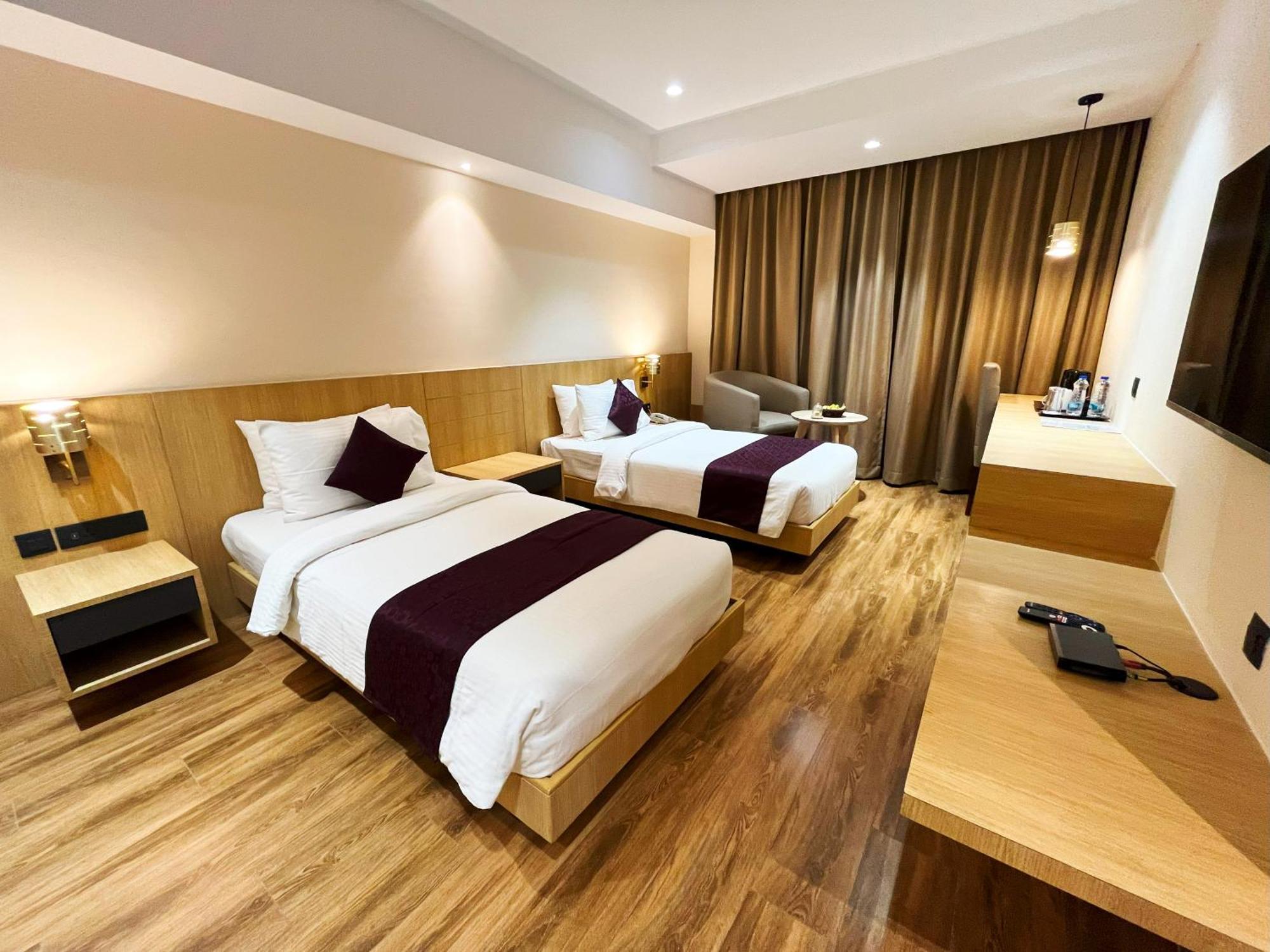 Sachika Hotels, Гувахати Екстериор снимка