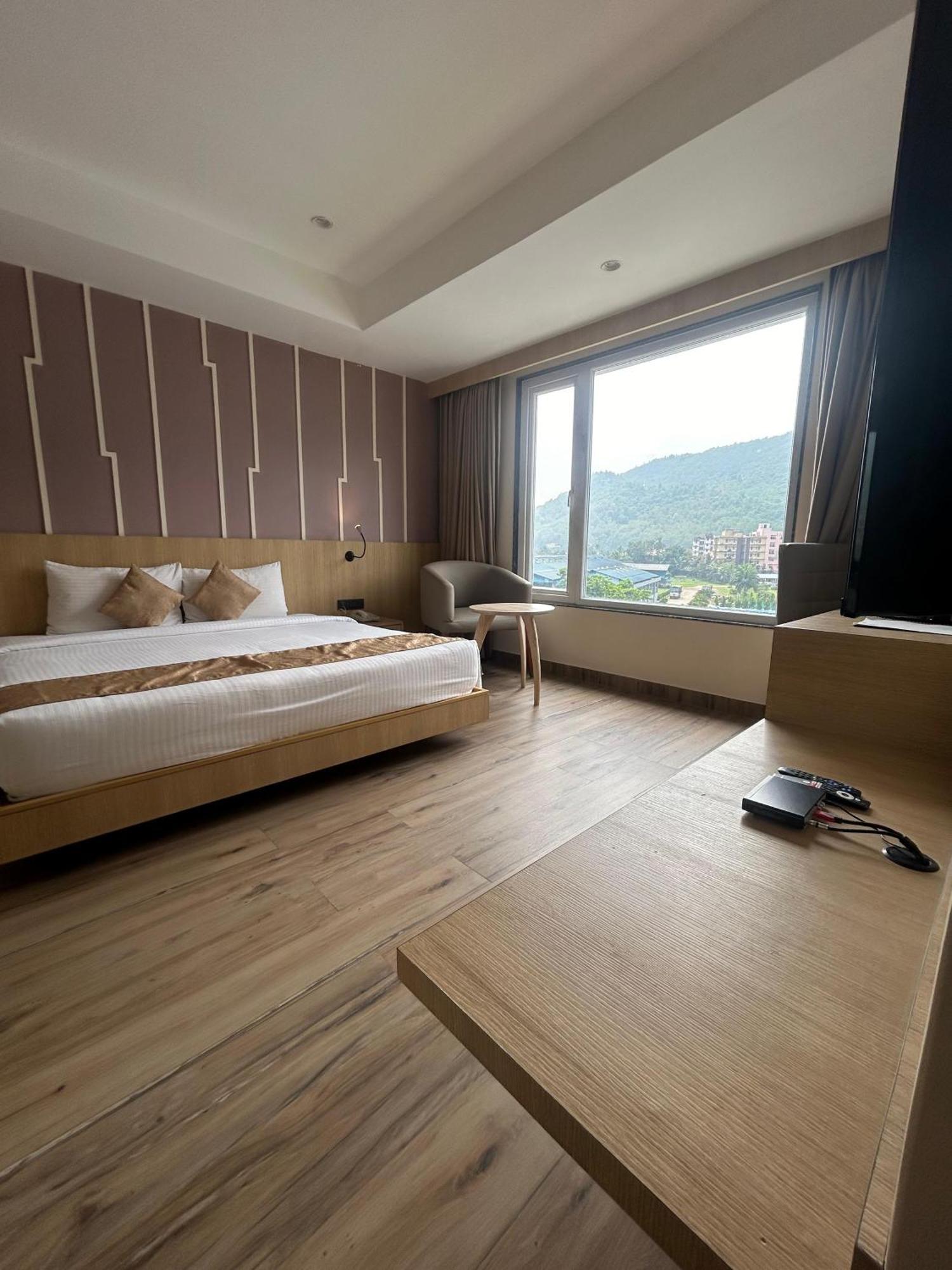 Sachika Hotels, Гувахати Екстериор снимка