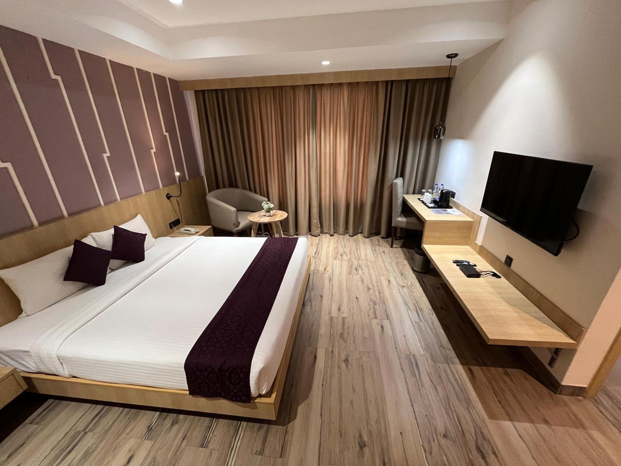 Sachika Hotels, Гувахати Екстериор снимка