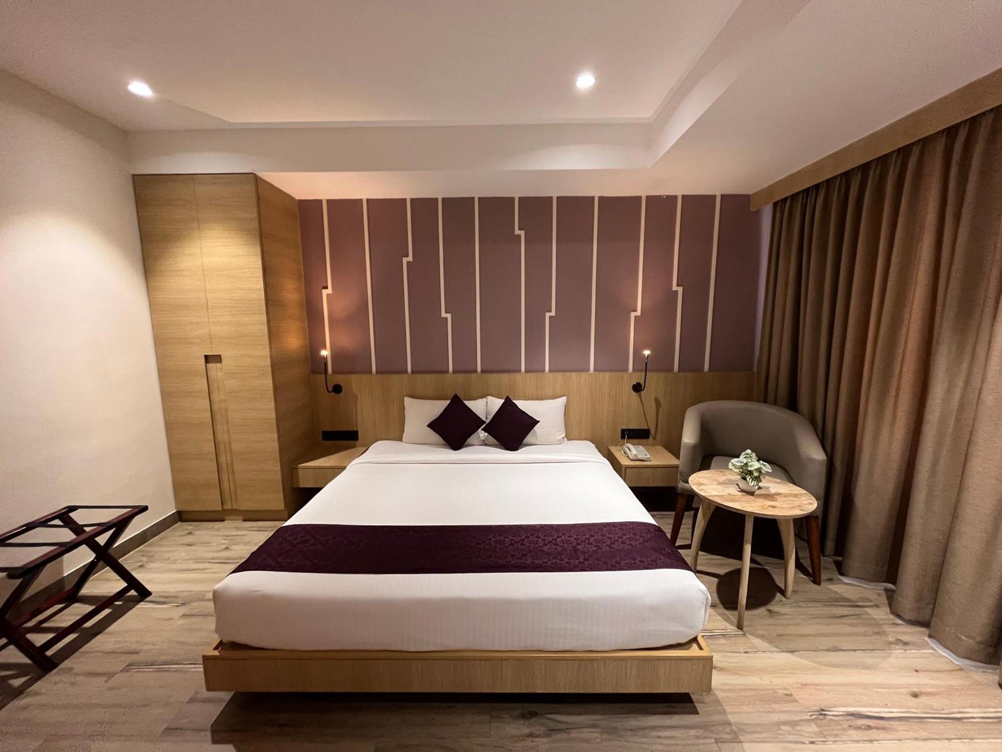 Sachika Hotels, Гувахати Екстериор снимка