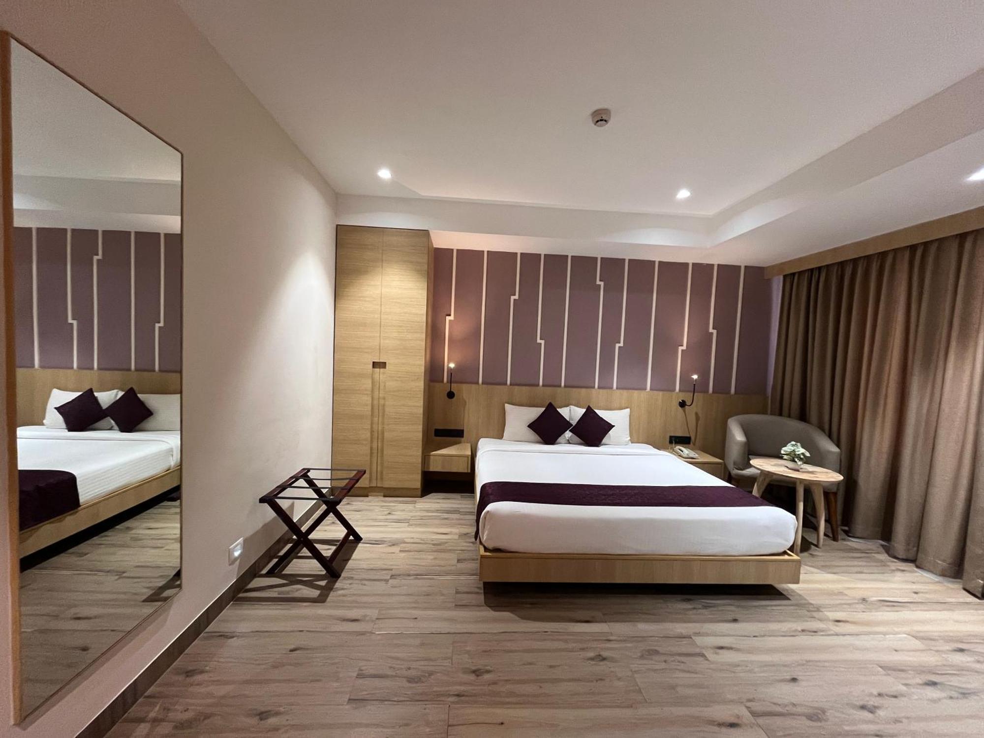 Sachika Hotels, Гувахати Екстериор снимка