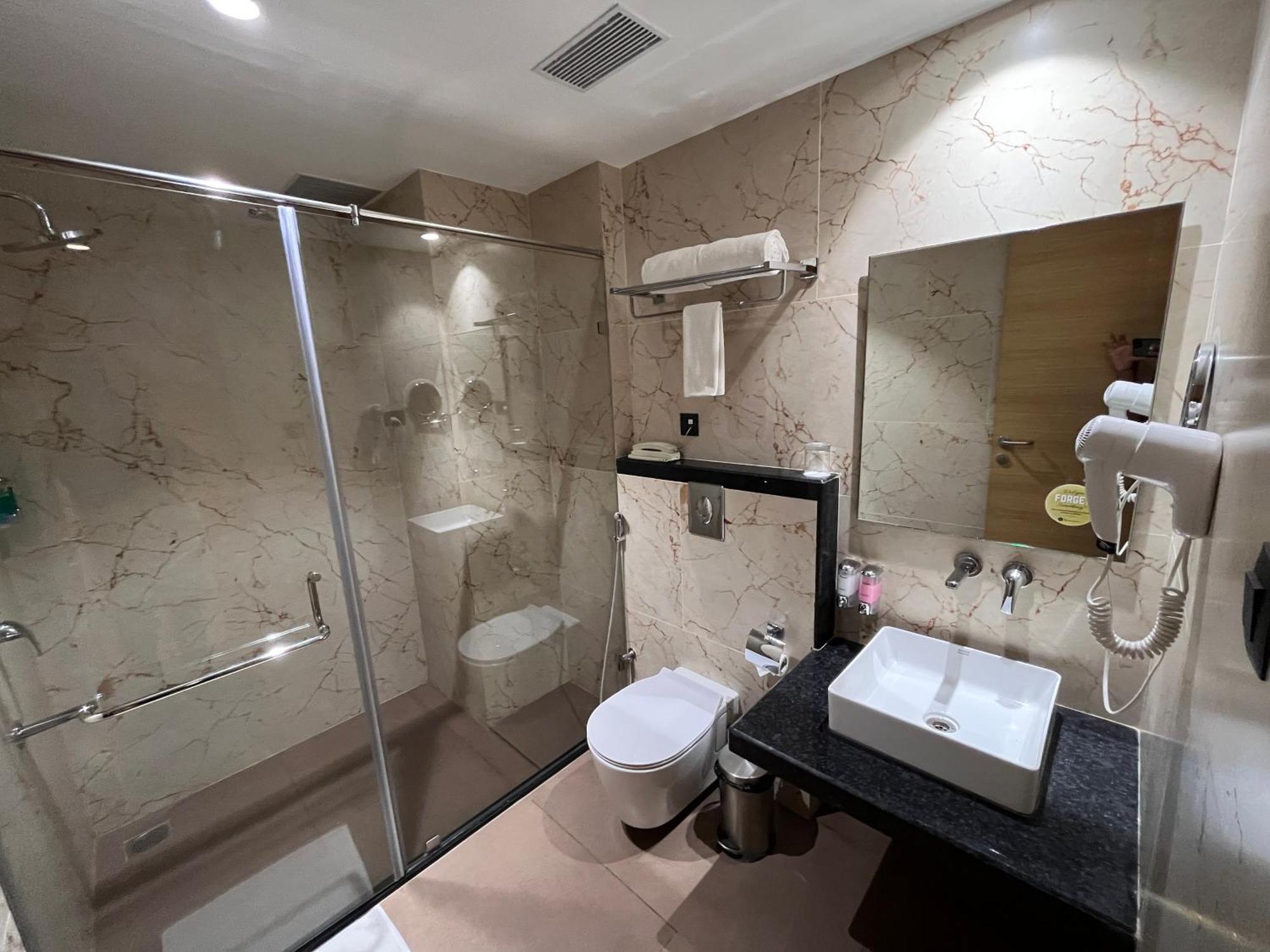 Sachika Hotels, Гувахати Екстериор снимка