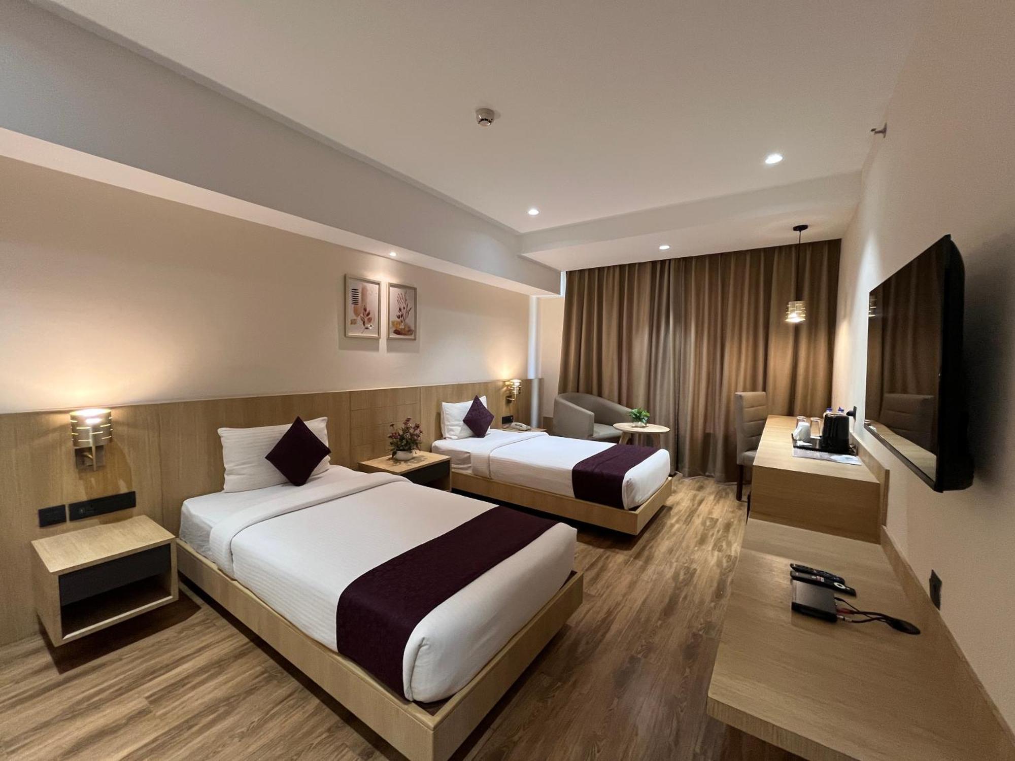 Sachika Hotels, Гувахати Екстериор снимка